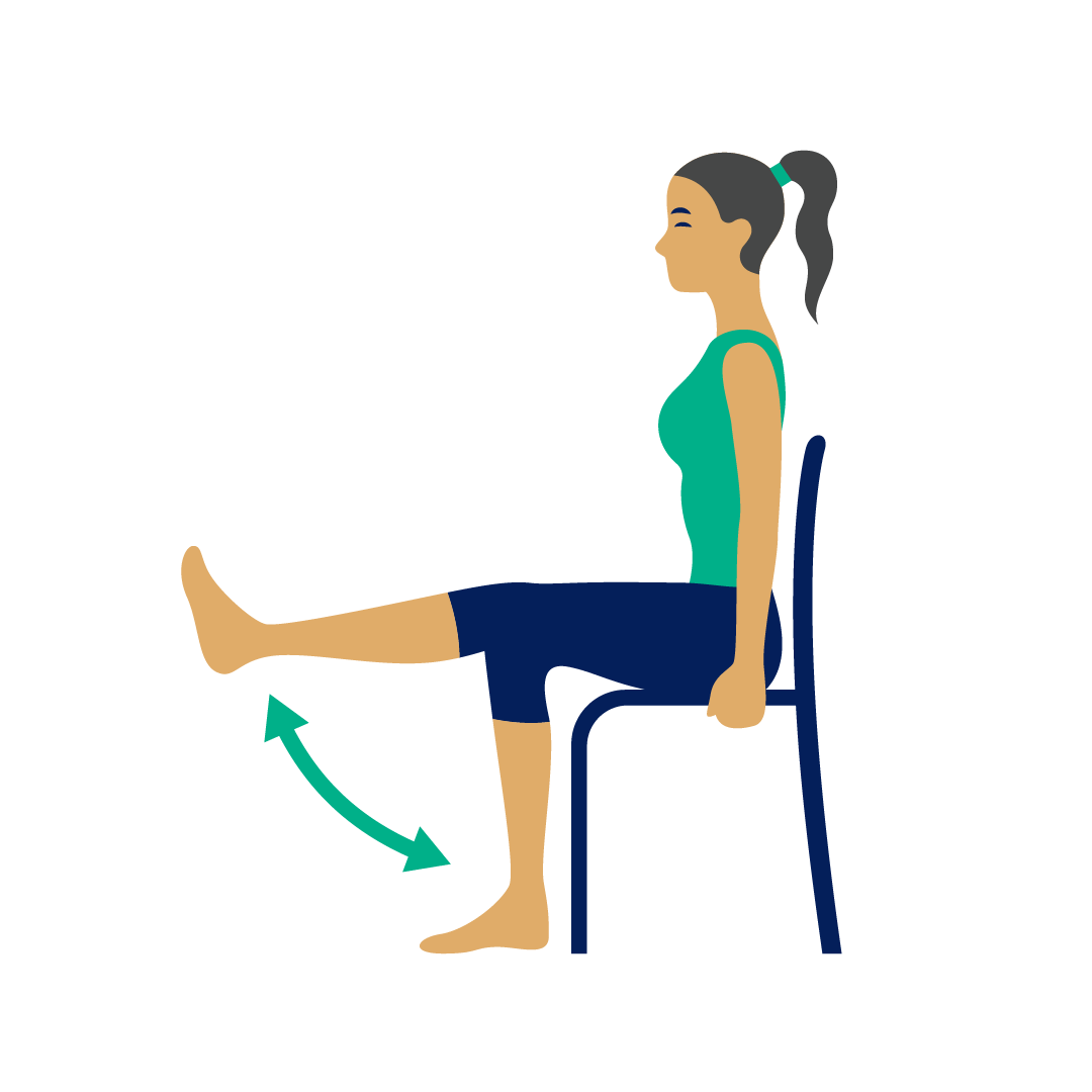 Illustration: Frau sitzt aufrecht auf einem Stuhl und streckt das linke Bein von sich.